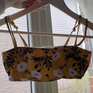 Never worn Roxy bikini top.